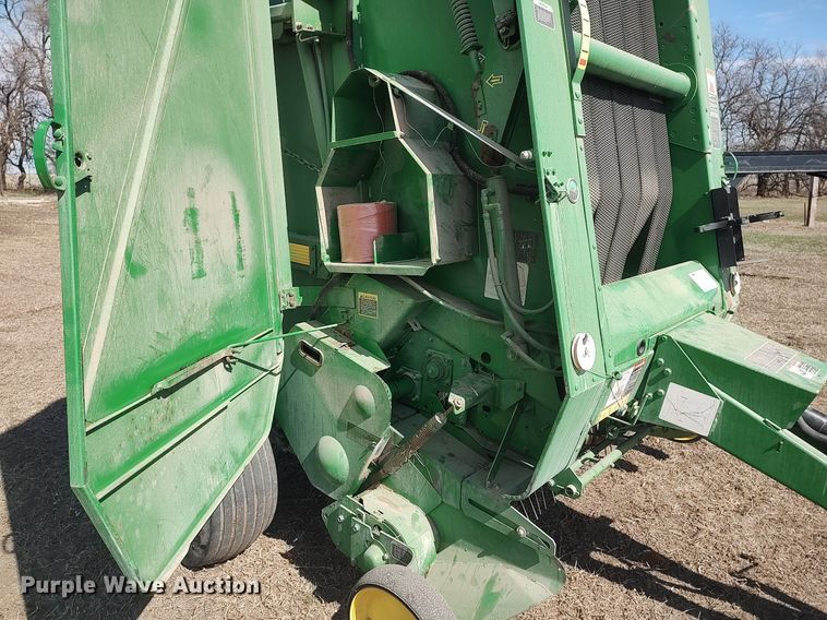 image for item DQ0341 2005 John Deere 467 Mega Wide  round baler