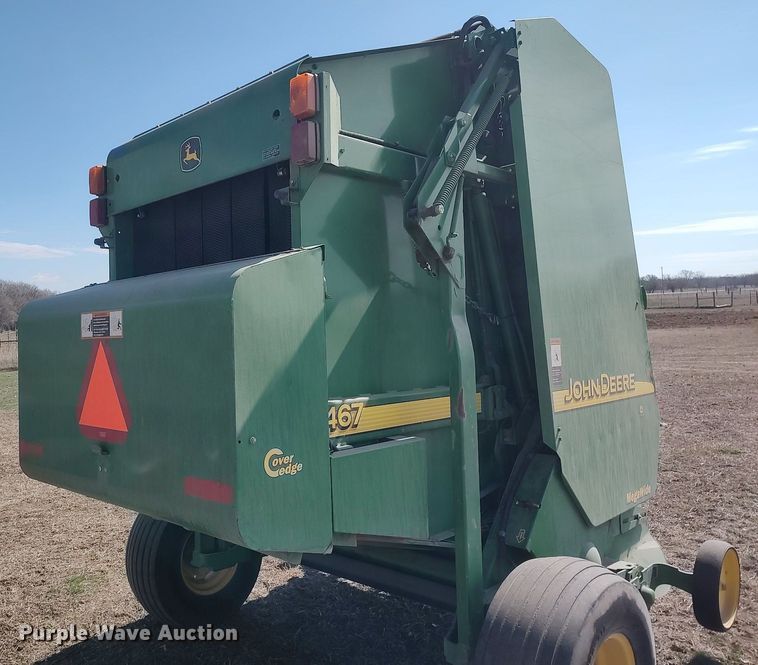 image for item DQ0341 2005 John Deere 467 Mega Wide  round baler