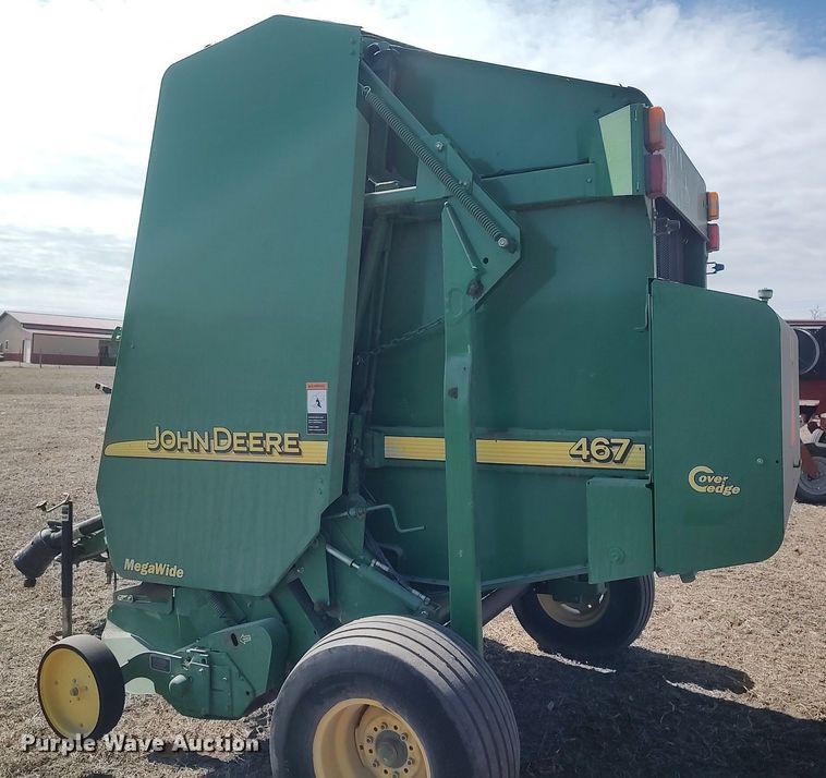 image for item DQ0341 2005 John Deere 467 Mega Wide  round baler