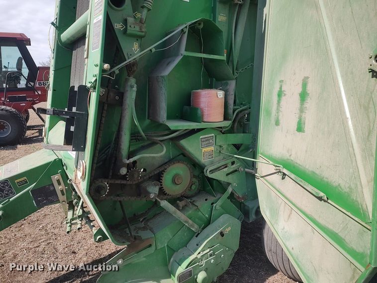 image for item DQ0341 2005 John Deere 467 Mega Wide  round baler