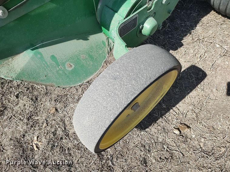 image for item DQ0341 2005 John Deere 467 Mega Wide  round baler