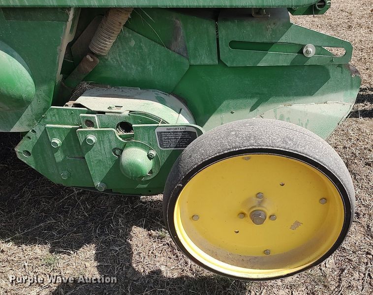 image for item DQ0341 2005 John Deere 467 Mega Wide  round baler