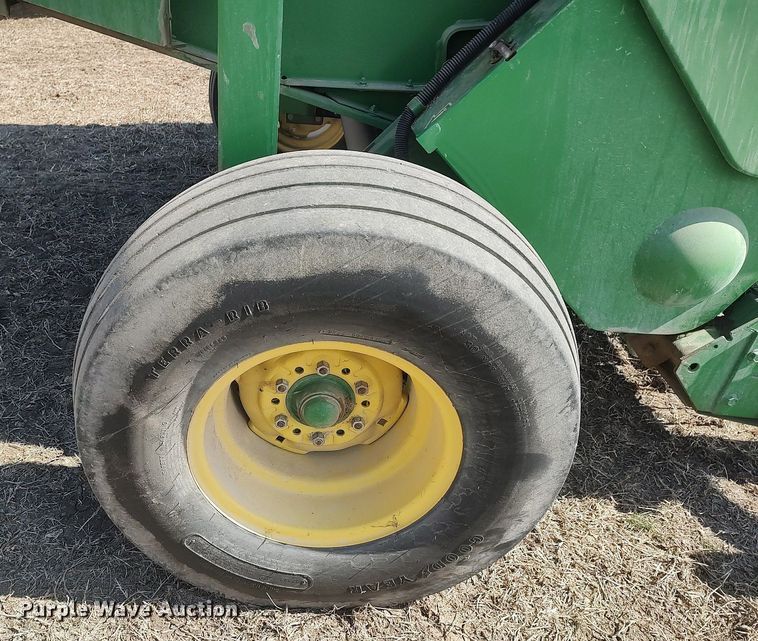 image for item DQ0341 2005 John Deere 467 Mega Wide  round baler