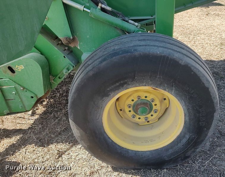 image for item DQ0341 2005 John Deere 467 Mega Wide  round baler
