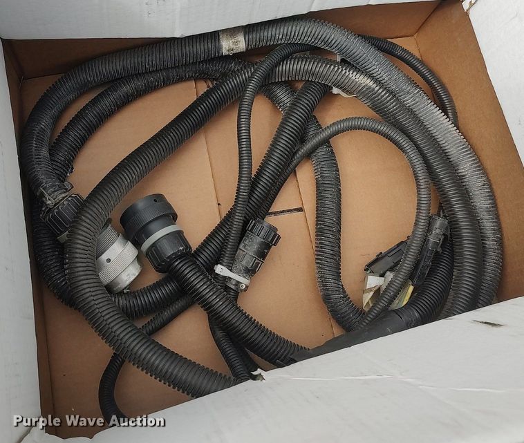 image for item DQ0341 2005 John Deere 467 Mega Wide  round baler