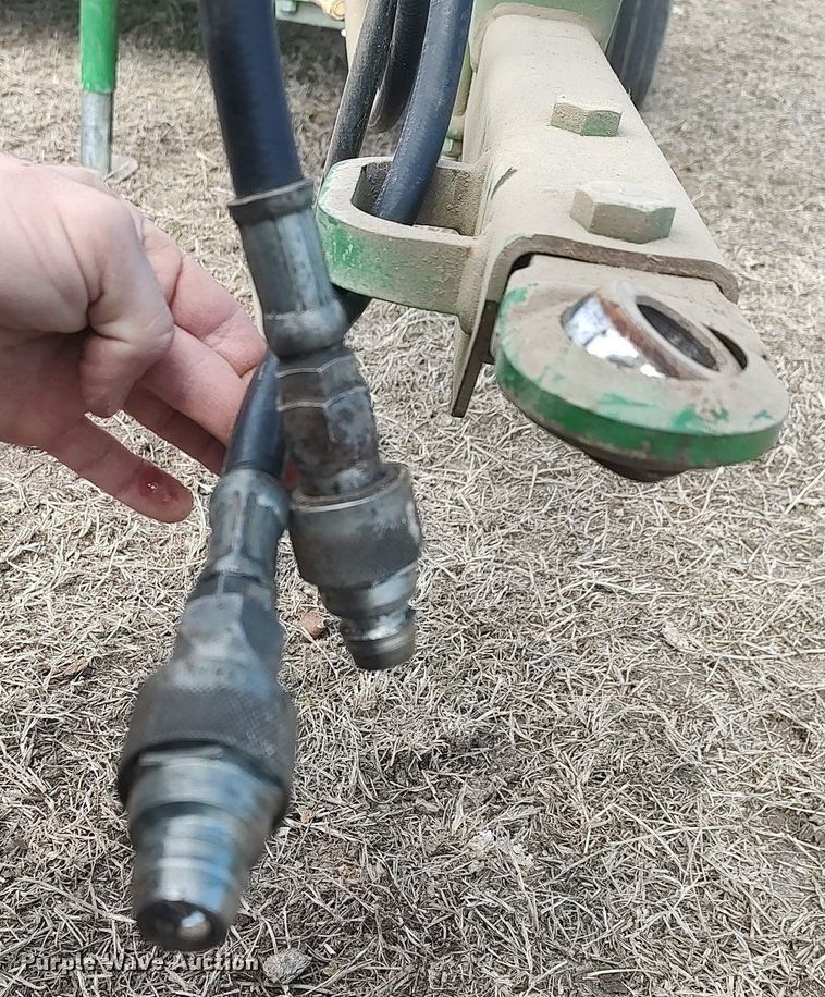 image for item DQ0342 John Deere 338W  small square baler