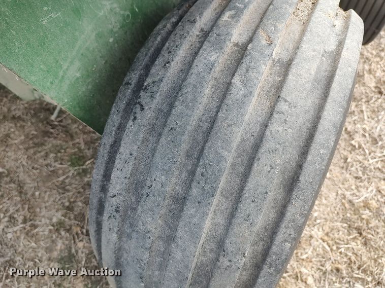 image for item DQ0342 John Deere 338W  small square baler