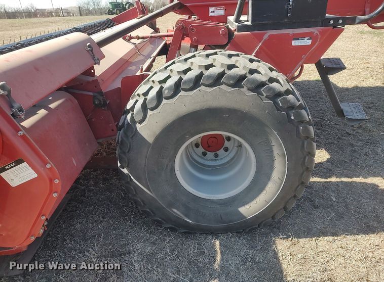 image for item DQ0352 1996 Case IH 8830  swather / windrower