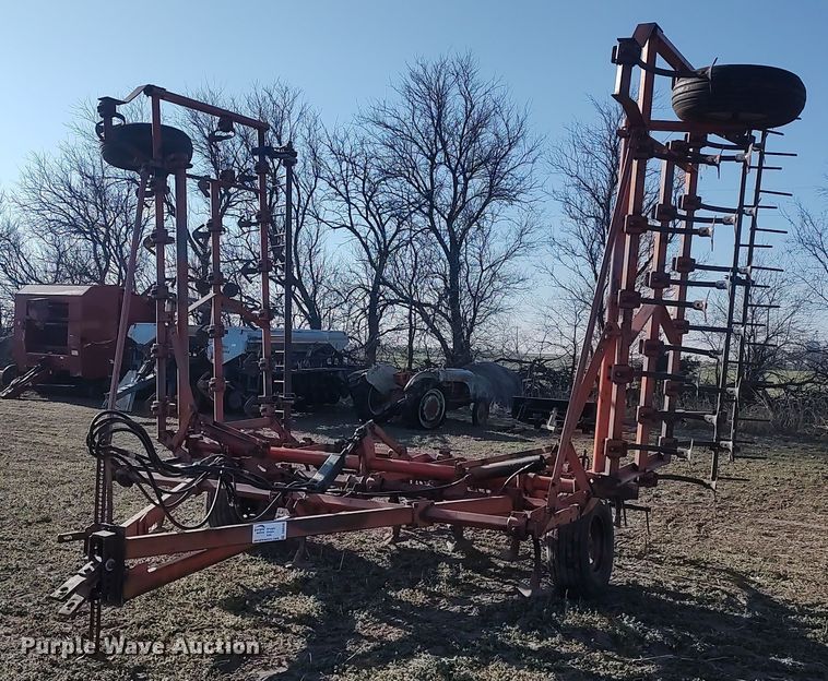 image for item DQ0356 Field cultivator