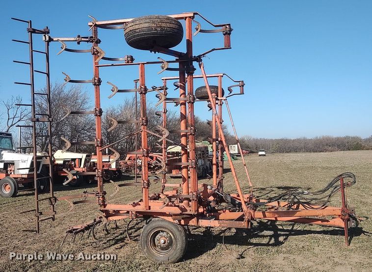 image for item DQ0356 Field cultivator