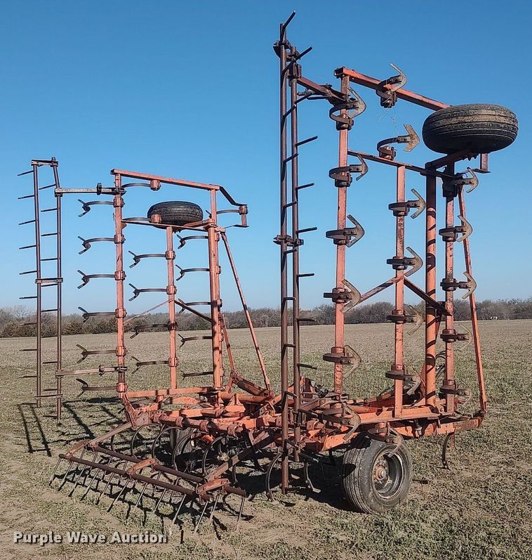image for item DQ0356 Field cultivator