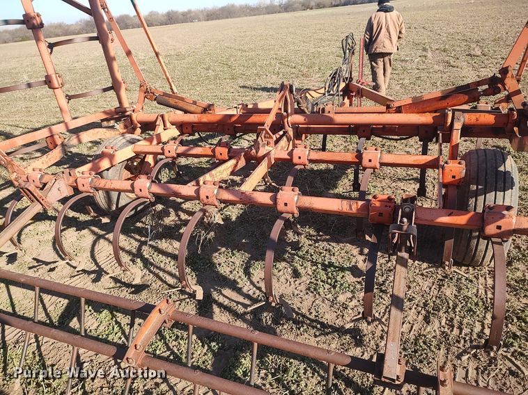 image for item DQ0356 Field cultivator