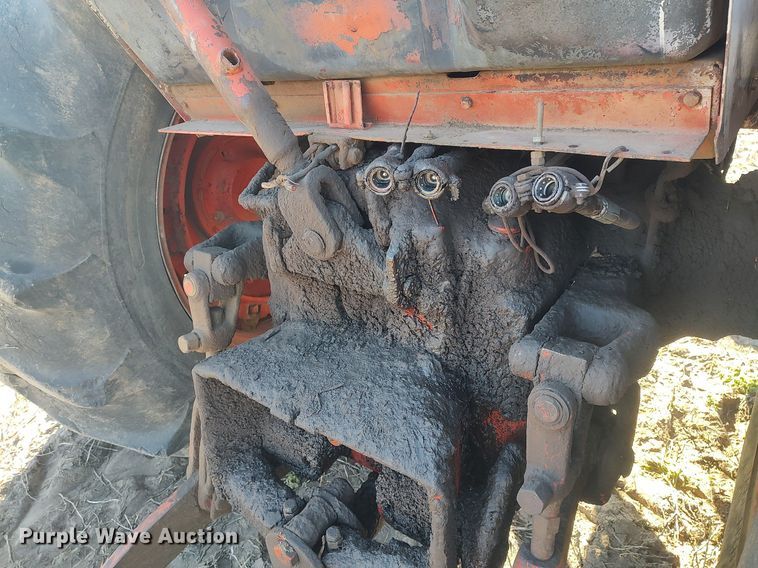 image for item DQ0357 Case 1570 Agri King  tractor