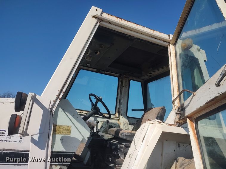 image for item DQ0357 Case 1570 Agri King  tractor