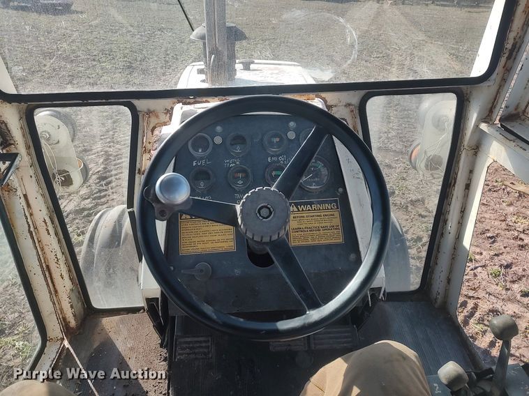 image for item DQ0357 Case 1570 Agri King  tractor