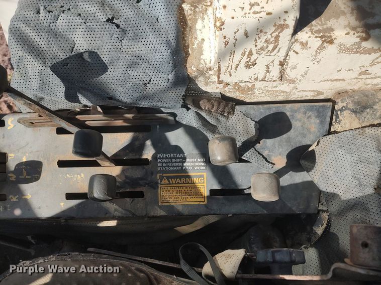 image for item DQ0357 Case 1570 Agri King  tractor