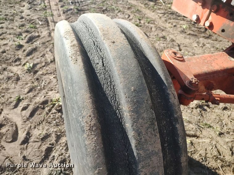 image for item DQ0357 Case 1570 Agri King  tractor