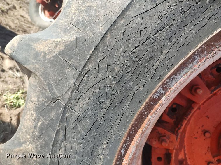 image for item DQ0357 Case 1570 Agri King  tractor