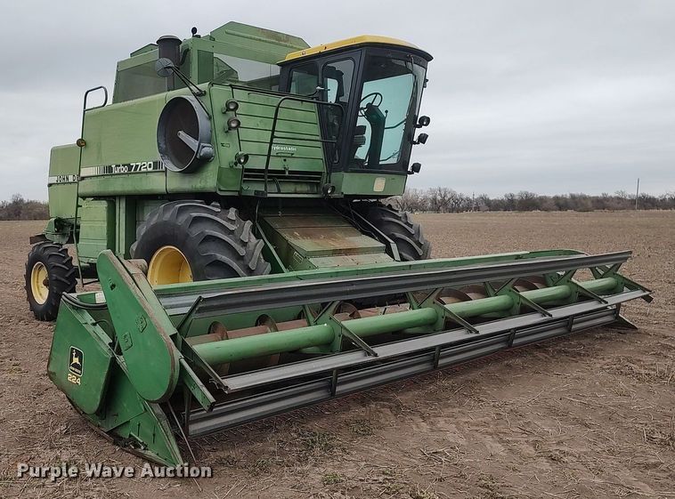 image for item DQ0358 1984 John Deere 7720 Turbo  combine