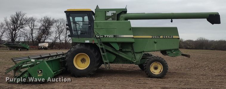 image for item DQ0358 1984 John Deere 7720 Turbo  combine