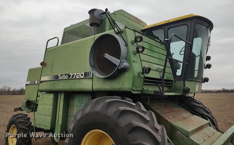 image for item DQ0358 1984 John Deere 7720 Turbo  combine