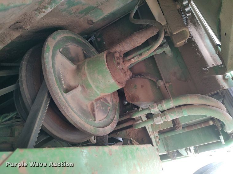 image for item DQ0358 1984 John Deere 7720 Turbo  combine
