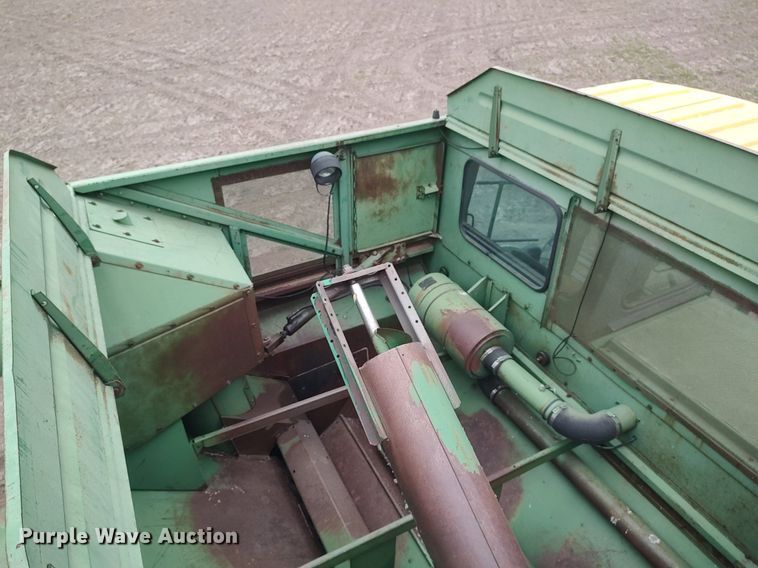 image for item DQ0358 1984 John Deere 7720 Turbo  combine