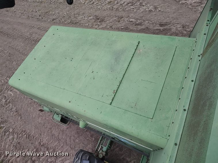 image for item DQ0358 1984 John Deere 7720 Turbo  combine