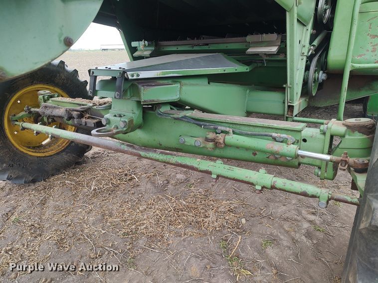 image for item DQ0358 1984 John Deere 7720 Turbo  combine