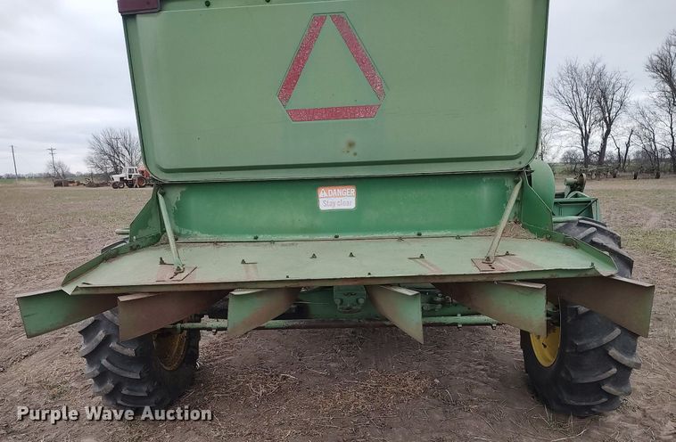 image for item DQ0358 1984 John Deere 7720 Turbo  combine