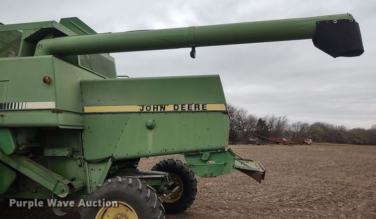 image for item DQ0358 1984 John Deere 7720 Turbo  combine