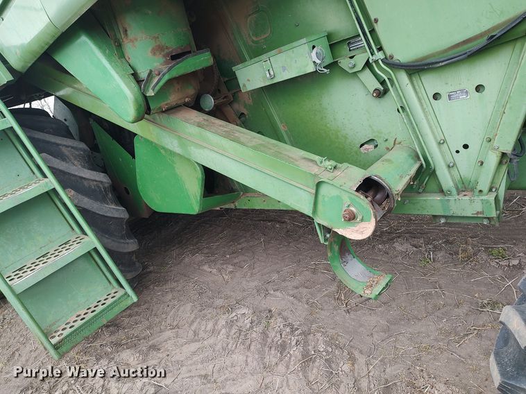 image for item DQ0358 1984 John Deere 7720 Turbo  combine