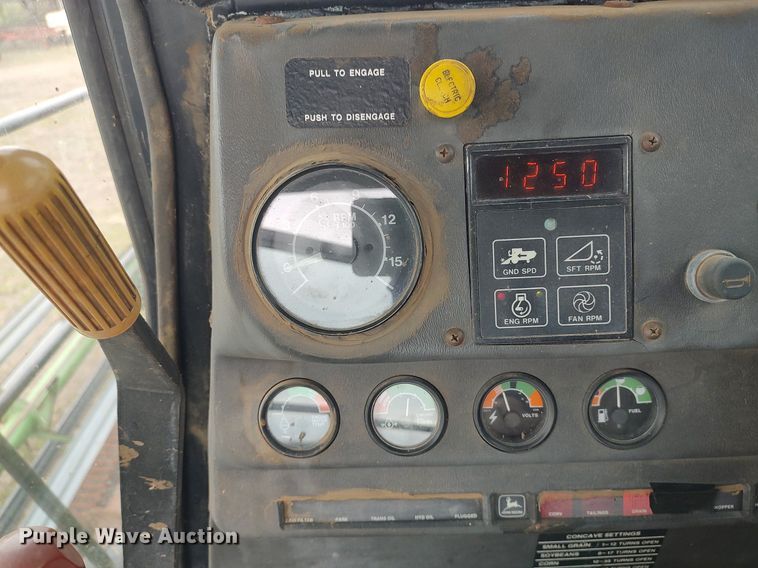 image for item DQ0358 1984 John Deere 7720 Turbo  combine