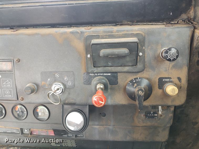 image for item DQ0358 1984 John Deere 7720 Turbo  combine