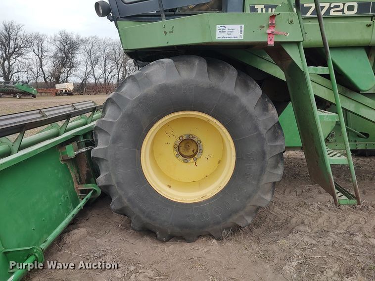 image for item DQ0358 1984 John Deere 7720 Turbo  combine