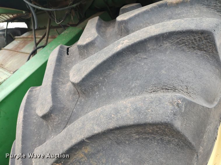 image for item DQ0358 1984 John Deere 7720 Turbo  combine