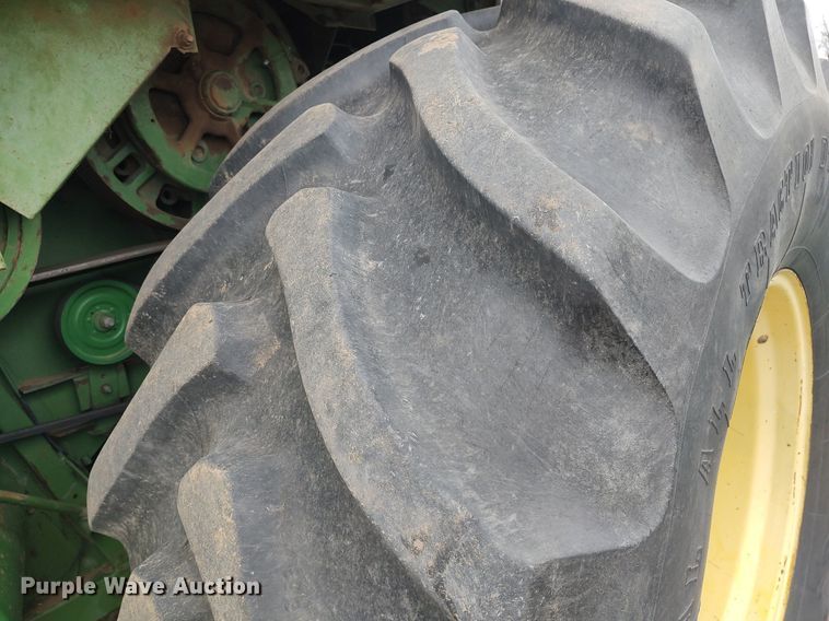 image for item DQ0358 1984 John Deere 7720 Turbo  combine