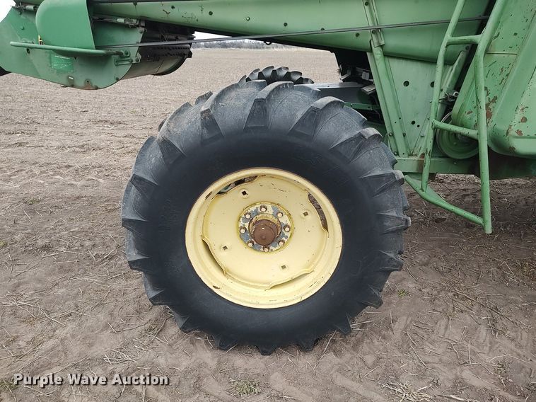 image for item DQ0358 1984 John Deere 7720 Turbo  combine