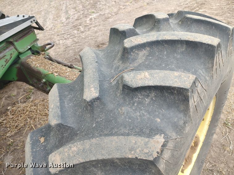 image for item DQ0358 1984 John Deere 7720 Turbo  combine