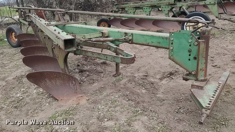 image for item DQ0367 John Deere  five bottom plow