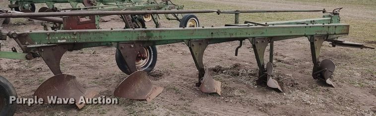 image for item DQ0367 John Deere  five bottom plow