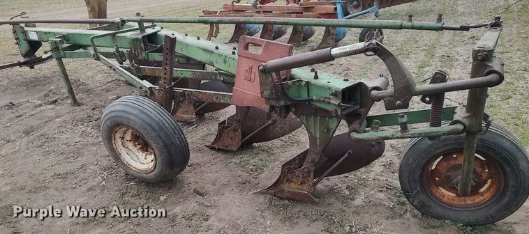 image for item DQ0367 John Deere  five bottom plow