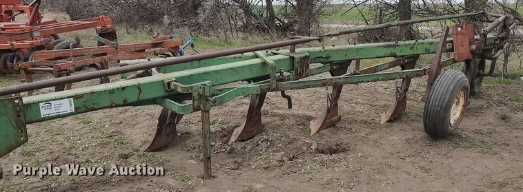 image for item DQ0367 John Deere  five bottom plow