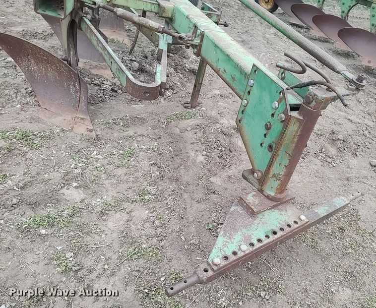 image for item DQ0367 John Deere  five bottom plow