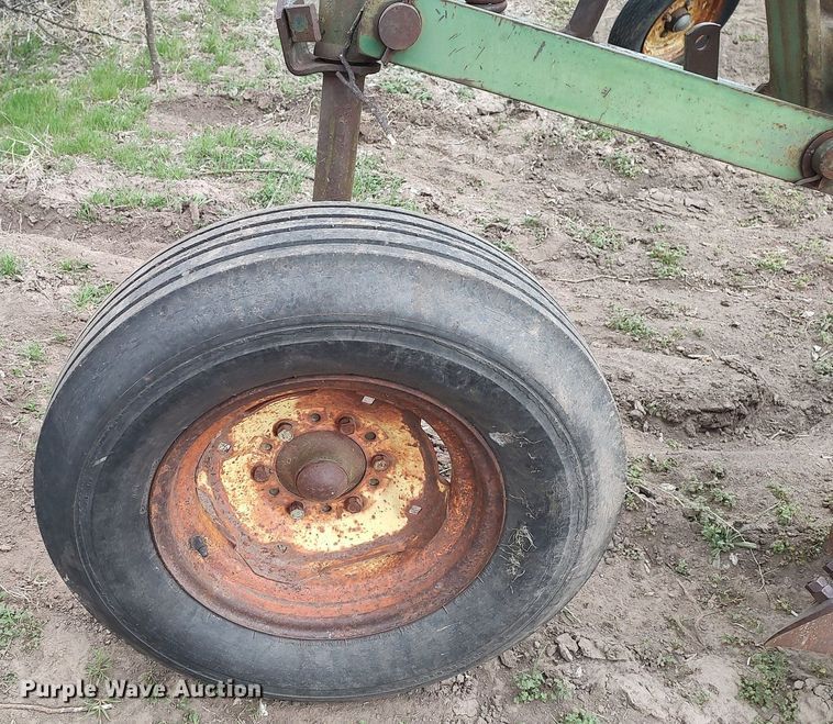 image for item DQ0367 John Deere  five bottom plow