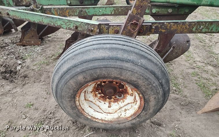 image for item DQ0367 John Deere  five bottom plow
