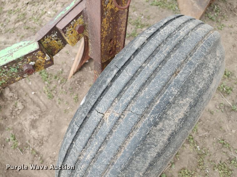 image for item DQ0367 John Deere  five bottom plow