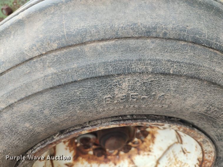 image for item DQ0367 John Deere  five bottom plow