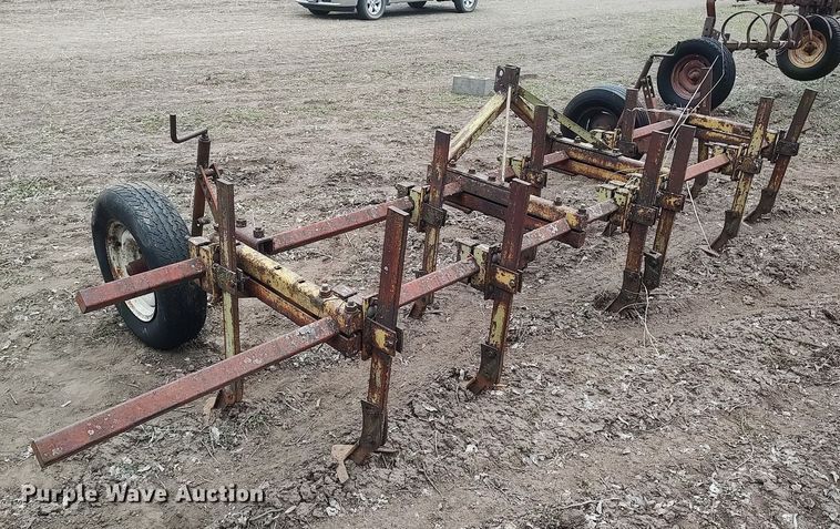 image for item DQ0368 Row crop cultivator
