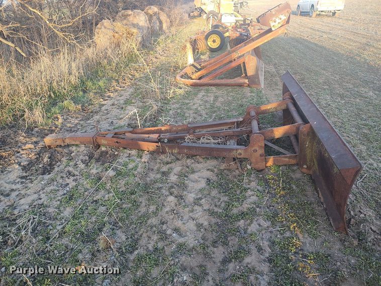 image for item DQ0369 8' W dozer blade